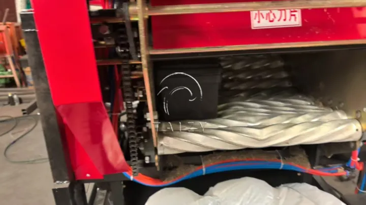 Roller for bundling forage