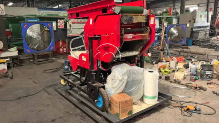 Silage baling machine for feed bales
