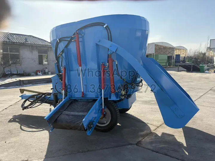 Vertical Tmr Mixer 14 6cbm trailer vertical tmr mixer for cattle farm