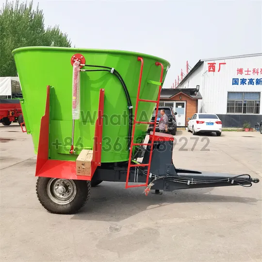 Silage spreader machine with ladder
