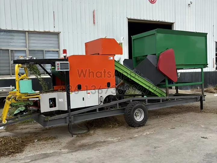Traction-type silage baler with silo