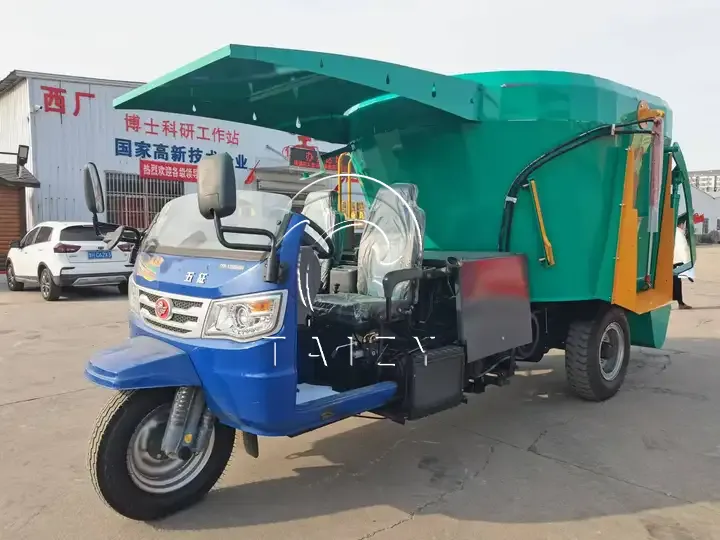Tricycle silage feed spreader for cattle farm