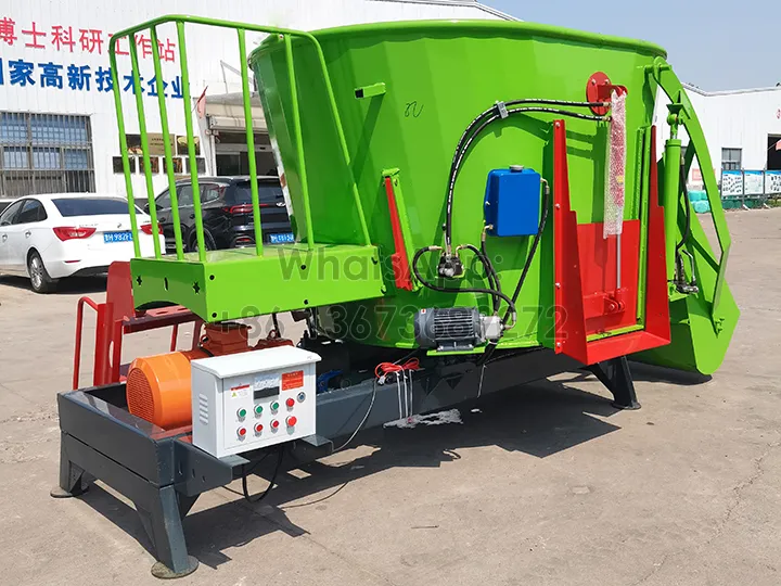 Vertical Tmr Mixer 6 Vertical feed mixer wagon with hydraulic feeder