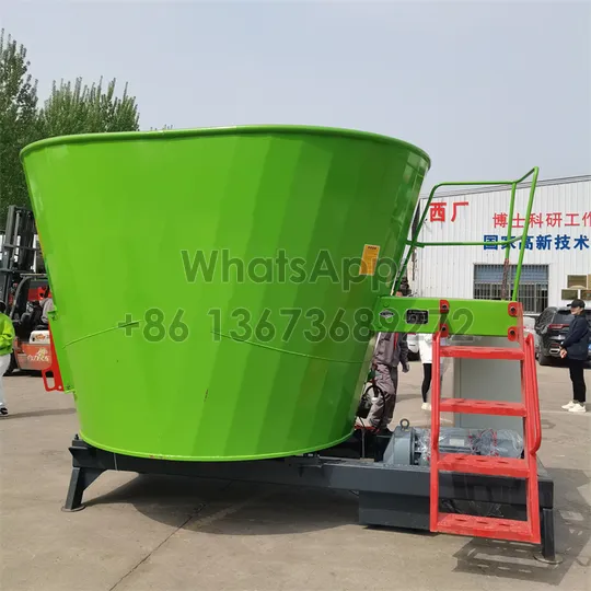 Vertical Tmr Mixer 2 Vertical feed mixer wagon